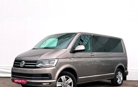 Volkswagen Multivan T6 рестайлинг, 2016 год, 3 257 800 рублей, 1 фотография
