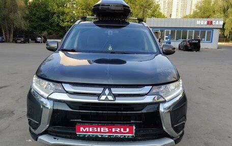 Mitsubishi Outlander III рестайлинг 3, 2015 год, 1 850 000 рублей, 1 фотография