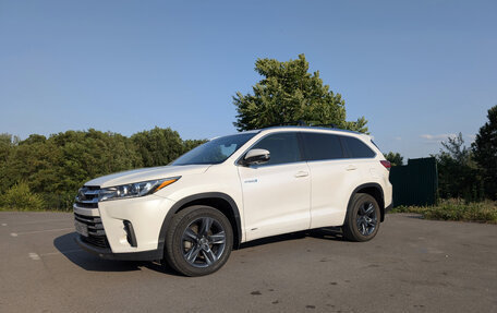 Toyota Highlander III, 2017 год, 3 250 000 рублей, 2 фотография