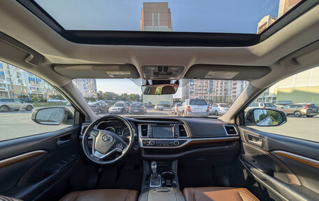 Toyota Highlander III, 2017 год, 3 250 000 рублей, 12 фотография