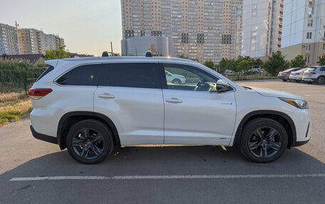 Toyota Highlander III, 2017 год, 3 250 000 рублей, 7 фотография