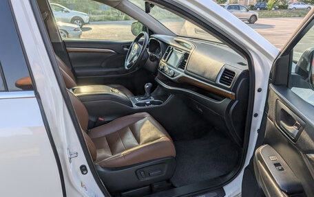 Toyota Highlander III, 2017 год, 3 250 000 рублей, 8 фотография