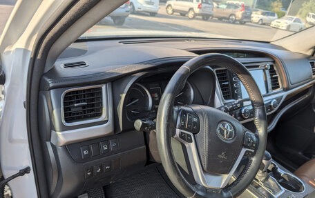 Toyota Highlander III, 2017 год, 3 250 000 рублей, 10 фотография