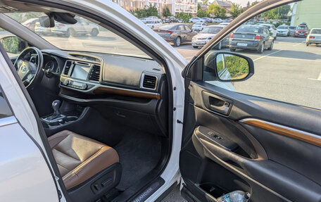 Toyota Highlander III, 2017 год, 3 250 000 рублей, 11 фотография