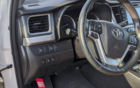 Toyota Highlander III, 2017 год, 3 250 000 рублей, 9 фотография