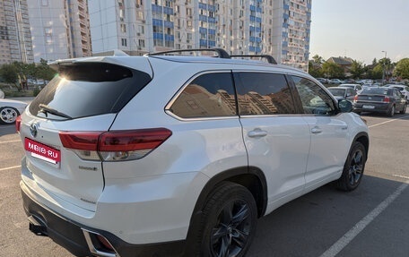 Toyota Highlander III, 2017 год, 3 250 000 рублей, 3 фотография