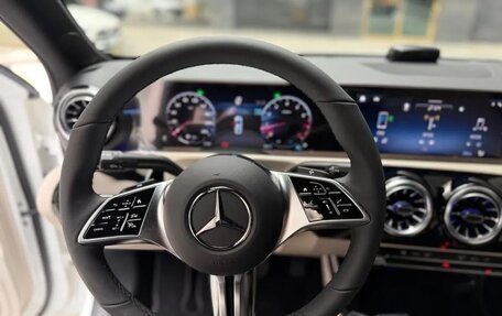 Mercedes-Benz A-Класс, 2022 год, 2 000 000 рублей, 8 фотография