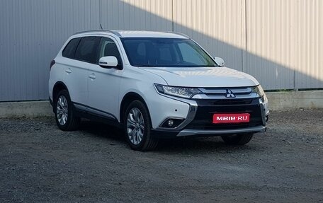 Mitsubishi Outlander III рестайлинг 3, 2016 год, 2 095 000 рублей, 1 фотография