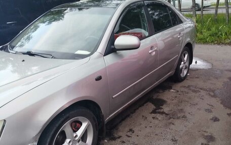 Hyundai Sonata VI, 2010 год, 690 000 рублей, 2 фотография