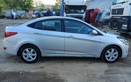 Hyundai Solaris II рестайлинг, 2015 год, 650 000 рублей, 2 фотография
