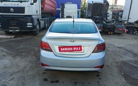 Hyundai Solaris II рестайлинг, 2015 год, 650 000 рублей, 3 фотография