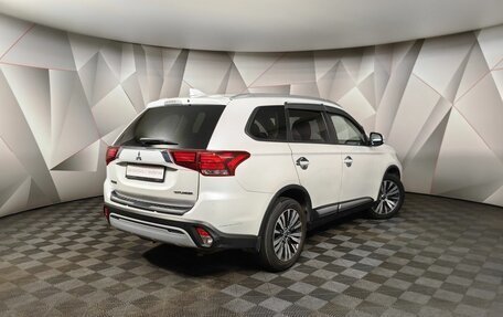 Mitsubishi Outlander III рестайлинг 3, 2019 год, 1 925 000 рублей, 2 фотография