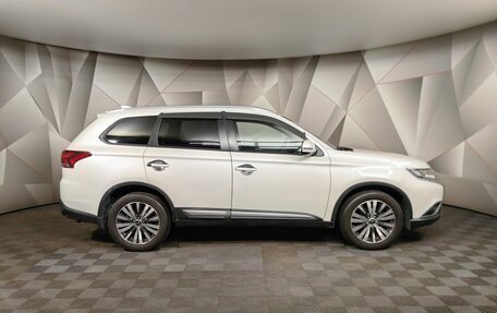 Mitsubishi Outlander III рестайлинг 3, 2019 год, 1 925 000 рублей, 6 фотография