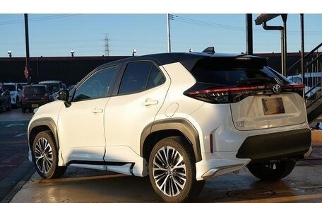 Toyota Yaris Cross, 2022 год, 1 370 000 рублей, 4 фотография