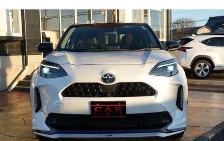 Toyota Yaris Cross, 2022 год, 1 370 000 рублей, 2 фотография
