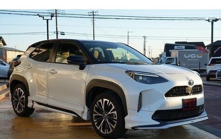 Toyota Yaris Cross, 2022 год, 1 370 000 рублей, 5 фотография