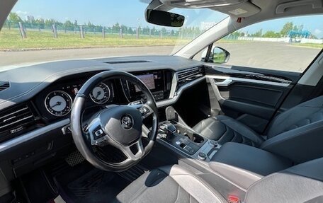 Volkswagen Touareg III, 2019 год, 4 250 000 рублей, 5 фотография