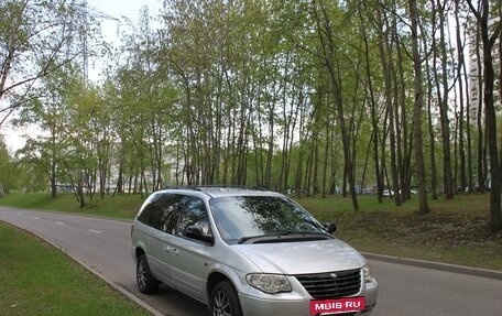 Chrysler Voyager IV, 2004 год, 930 000 рублей, 2 фотография