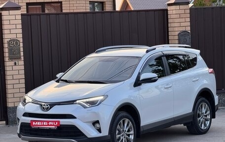 Toyota RAV4, 2018 год, 2 590 000 рублей, 2 фотография