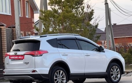 Toyota RAV4, 2018 год, 2 590 000 рублей, 12 фотография