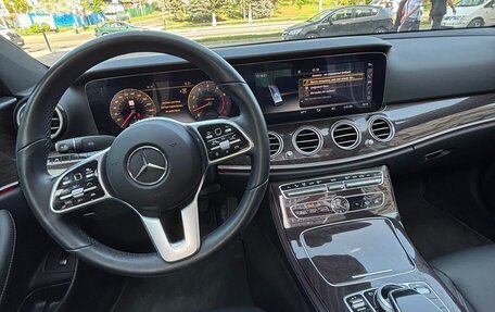 Mercedes-Benz E-Класс, 2019 год, 4 450 000 рублей, 8 фотография