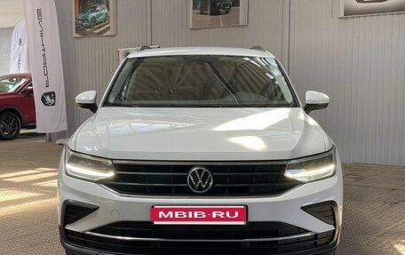 Volkswagen Tiguan II, 2021 год, 2 170 000 рублей, 2 фотография