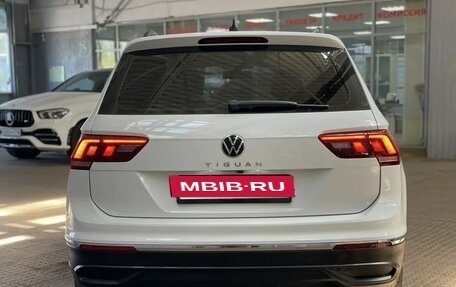 Volkswagen Tiguan II, 2021 год, 2 170 000 рублей, 6 фотография