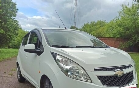 Chevrolet Spark III, 2011 год, 700 000 рублей, 2 фотография