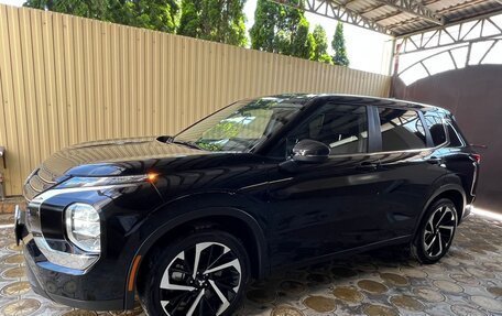 Mitsubishi Outlander, 2021 год, 3 750 000 рублей, 3 фотография