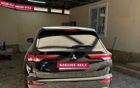 Mitsubishi Outlander, 2021 год, 3 750 000 рублей, 2 фотография