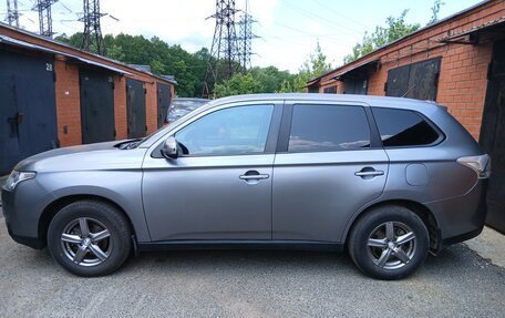 Mitsubishi Outlander III рестайлинг 3, 2013 год, 2 099 999 рублей, 6 фотография