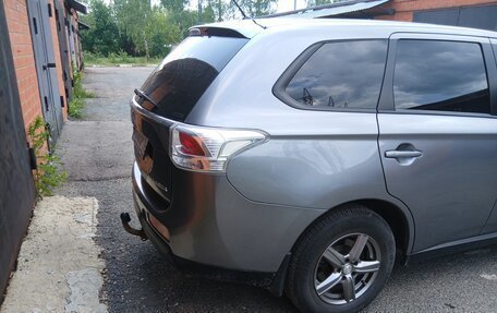Mitsubishi Outlander III рестайлинг 3, 2013 год, 2 099 999 рублей, 5 фотография