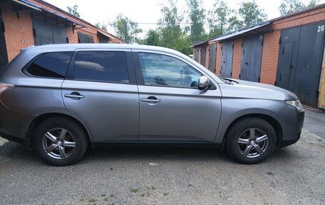 Mitsubishi Outlander III рестайлинг 3, 2013 год, 2 099 999 рублей, 7 фотография