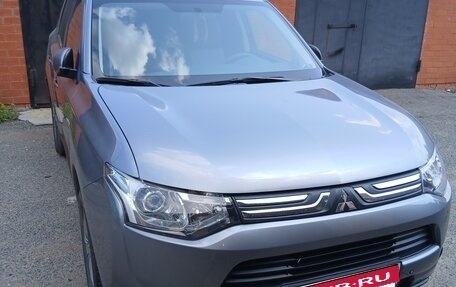 Mitsubishi Outlander III рестайлинг 3, 2013 год, 2 099 999 рублей, 3 фотография