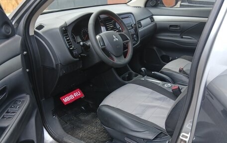 Mitsubishi Outlander III рестайлинг 3, 2013 год, 2 099 999 рублей, 8 фотография