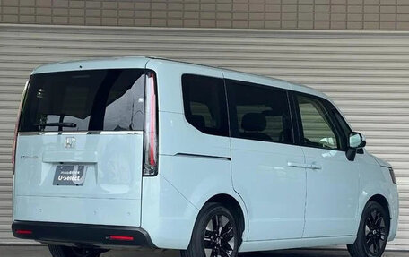 Honda Stepwgn, 2022 год, 2 150 000 рублей, 4 фотография