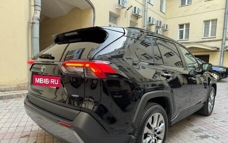 Toyota RAV4, 2020 год, 3 650 000 рублей, 7 фотография