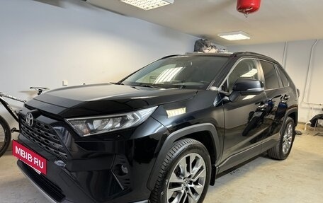 Toyota RAV4, 2020 год, 3 650 000 рублей, 2 фотография