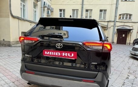 Toyota RAV4, 2020 год, 3 650 000 рублей, 10 фотография