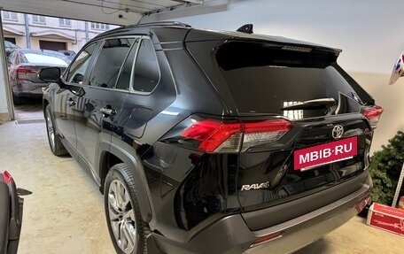 Toyota RAV4, 2020 год, 3 650 000 рублей, 9 фотография