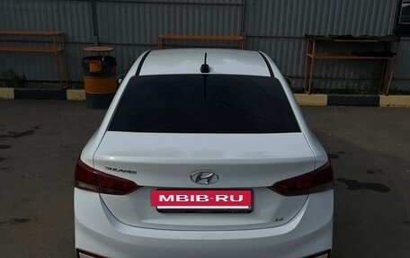 Hyundai Solaris II рестайлинг, 2017 год, 1 000 000 рублей, 3 фотография