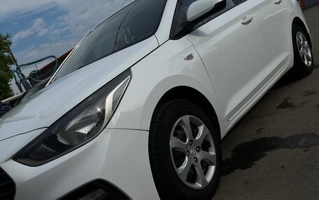 Hyundai Solaris II рестайлинг, 2017 год, 1 000 000 рублей, 10 фотография