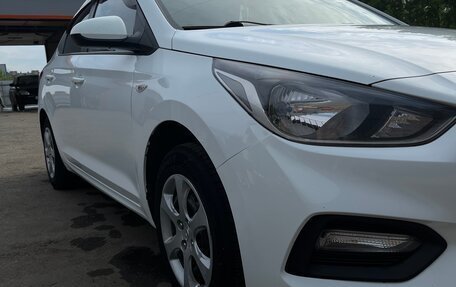 Hyundai Solaris II рестайлинг, 2017 год, 1 000 000 рублей, 12 фотография