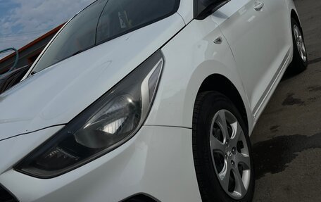 Hyundai Solaris II рестайлинг, 2017 год, 1 000 000 рублей, 13 фотография