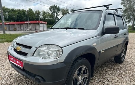 Chevrolet Niva I рестайлинг, 2015 год, 569 000 рублей, 1 фотография