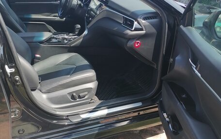 Toyota Camry, 2019 год, 2 650 000 рублей, 3 фотография
