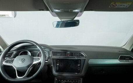 Volkswagen Tiguan II, 2021 год, 2 850 000 рублей, 6 фотография