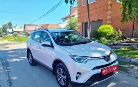 Toyota RAV4, 2019 год, 2 700 000 рублей, 3 фотография