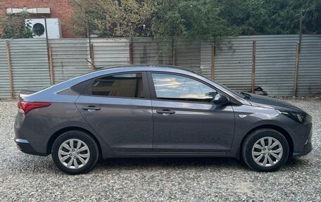Hyundai Solaris II рестайлинг, 2021 год, 1 790 000 рублей, 4 фотография