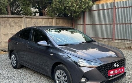 Hyundai Solaris II рестайлинг, 2021 год, 1 790 000 рублей, 3 фотография